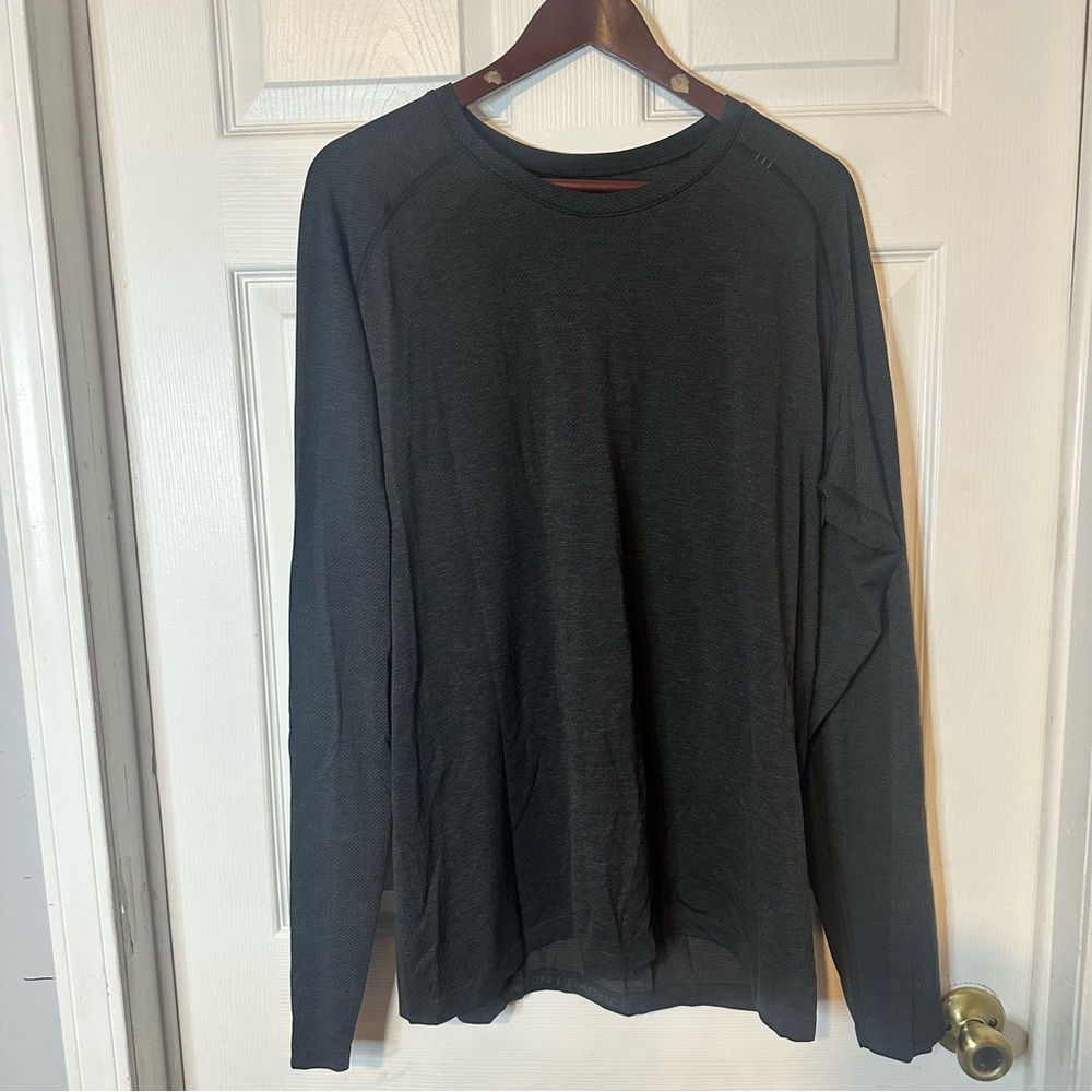 Lululemon Men’s XL Long Sleeve Workout Shirt